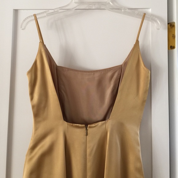 Glamorous gold formal gown - Picture 3 of 4